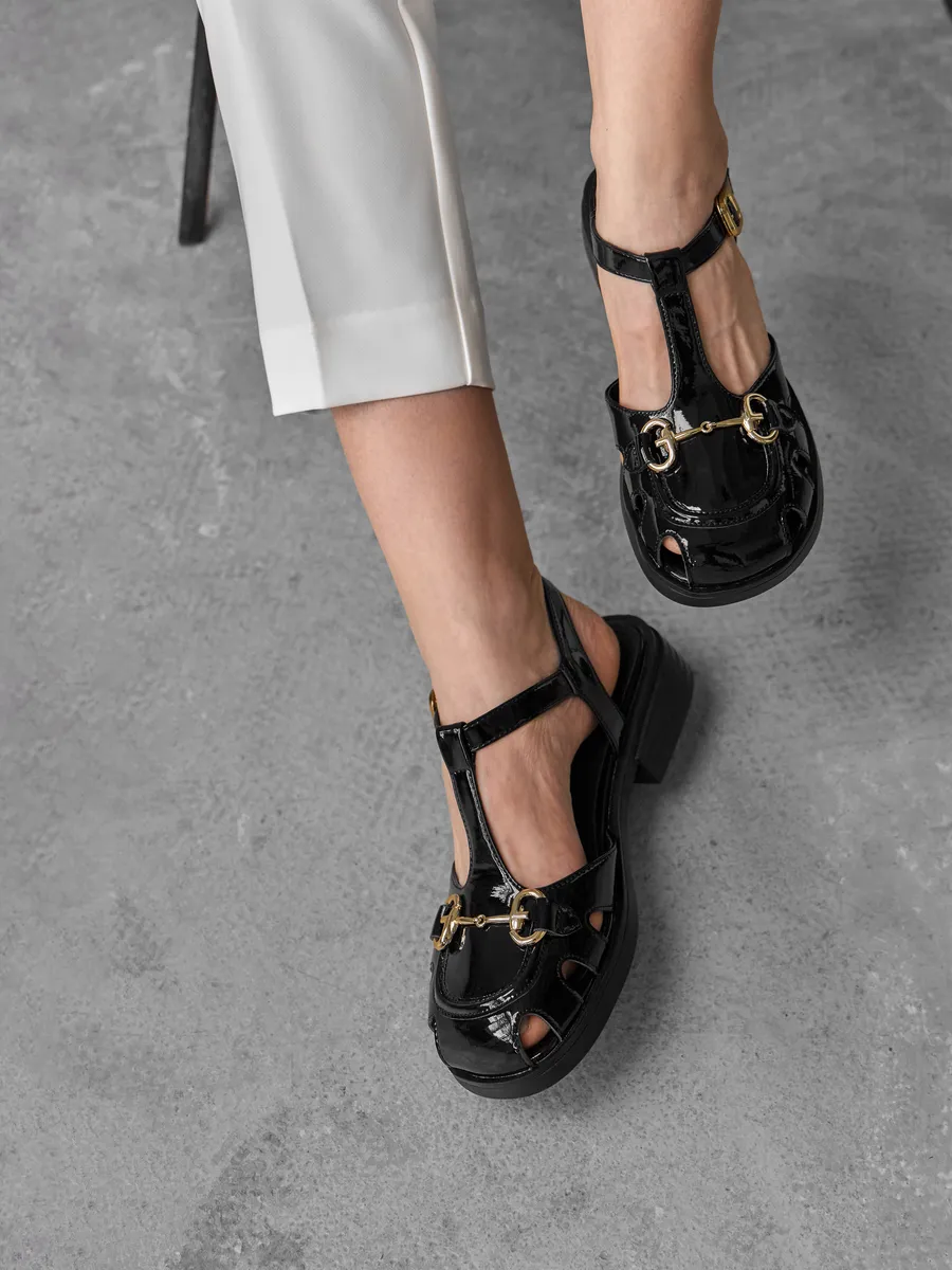 Босоножки женские летние на низком каблуке с закрытым носом 31V20-9-011