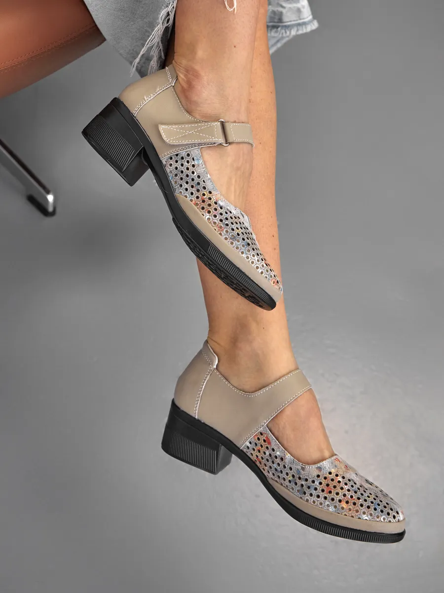 Туфли с перфорацией на каблуке HX142-012
