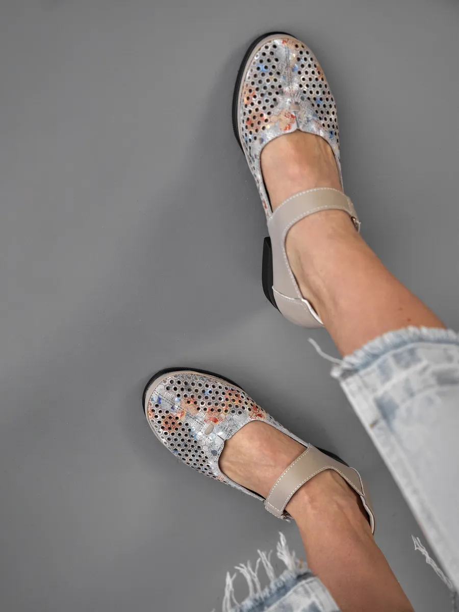 Туфли с перфорацией на каблуке HX142-012